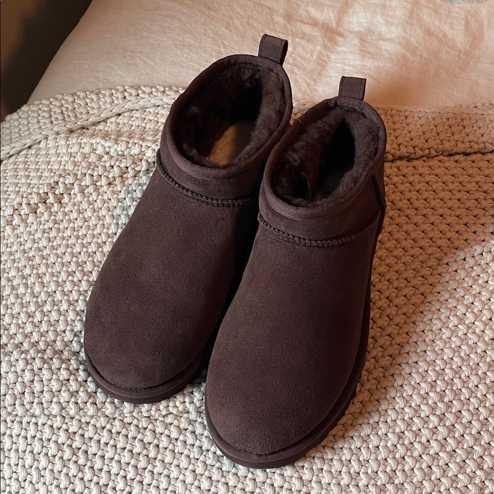 NEW UGG Ultra Mini Boots in Umber
